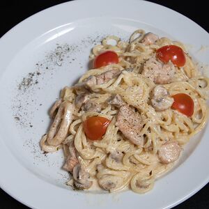 С морепродуктами в сливочном соусе