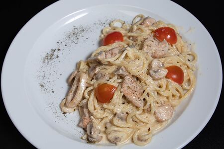 С морепродуктами в сливочном соусе