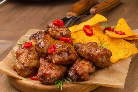 Крылышки Терияки с начос