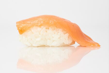 Суши с копченым лососем