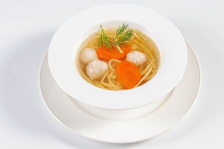 Куриный бульон с фрикадельками