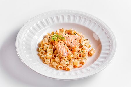 Тубетти с лососем в сливочно-трюфельном соусе