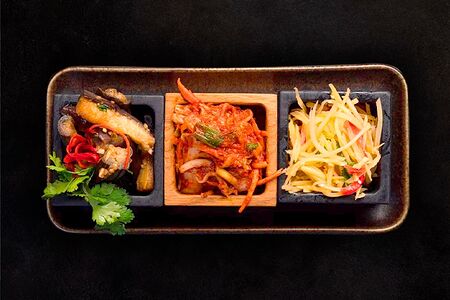 Ассорти азиатских закусок