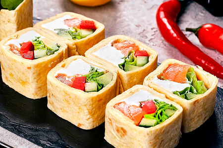 Ролл Торталье с лососем