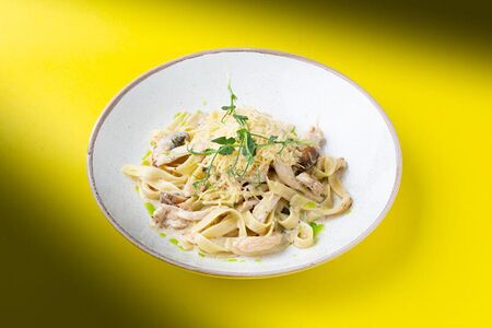 Феттуччине с курицей и грибами