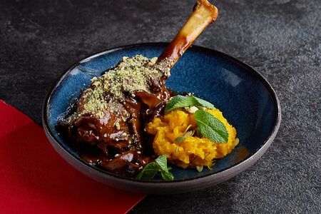 Голень ягнёнка с медовой тыквой