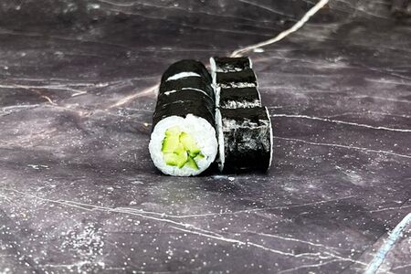 Ролл с огурцом