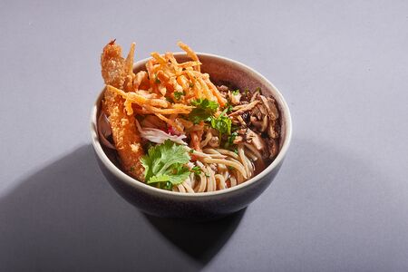 Набэ удон со снежным крабом и креветкой темпура