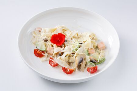 Феттуччине с лососем