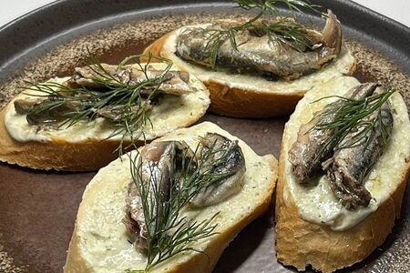 Бутерброды со шпротами