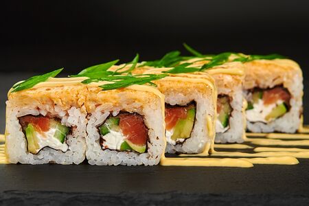 Запечённый ролл с лососем