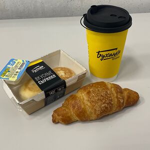 Капучино 400 и сырники и круассан с заварным кремом