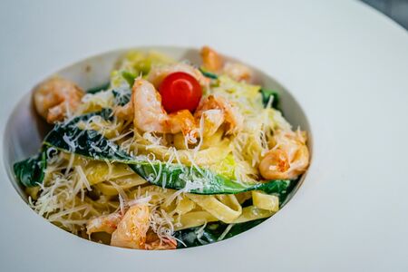 Феттуччине с морепродуктами и цукини