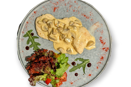 Курица в сливочно-грибном соусе