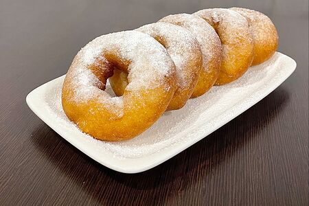 Пышки с сахарной пудрой