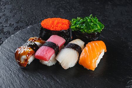 Суши с угрём