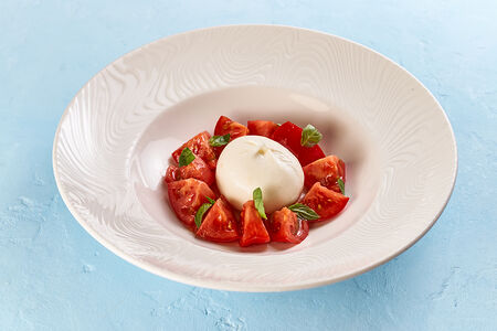 Домашняя буррата с томатами