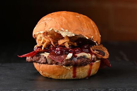 Бургер Черри с сыром камамбер (халяль)