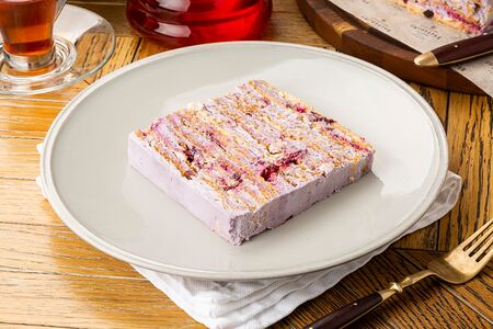 Лавандовый торт с черной смородиной