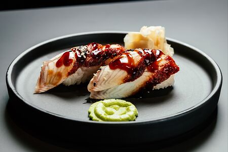 Суши с угрем