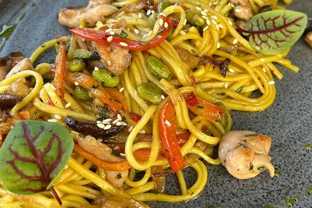 Яичная лапша с курицей