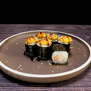 Запеченный мини-ролл с креветкой