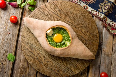 Хачапури по-аджарски со шпинатом