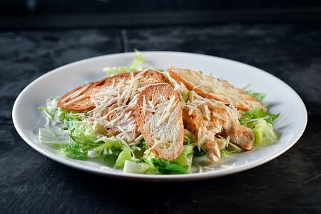 Цезарь с нежным куриным филе