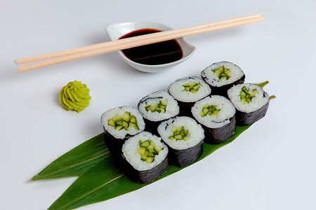 Ролл с огурцом