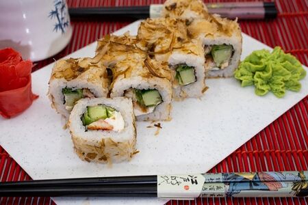 Ролл фирменный Бонито с угрем