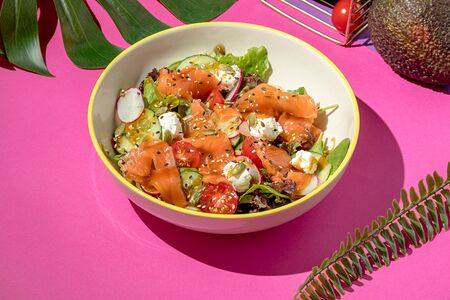 Салат с лососем