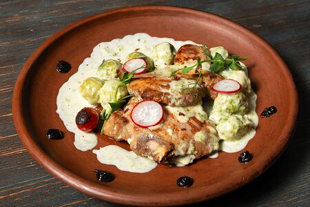 Свинина на косточке с брюссельской капустой