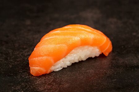 Суши Лосось