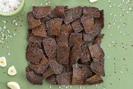 Сухарики ржаные с чесноком