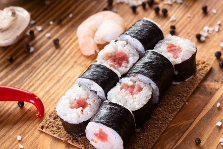 Ролл с тунцом