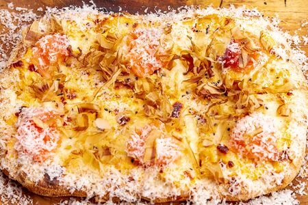 С форелью и креветками