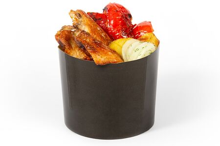 Куриные крылья с картофелем и сладким перцем