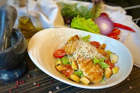 Салат Цезарь с куриным филе