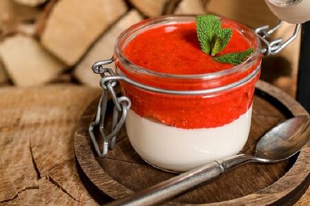 Панна котта со свежей клубникой