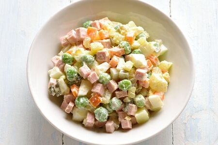 Салат Оливье с курицей