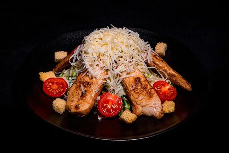 Салат Цезарь с курицей