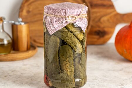 Домашние маринованные огурцы в банке