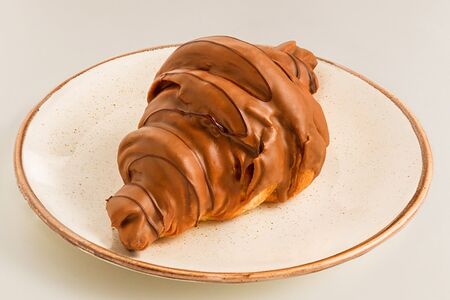 Круассан с шоколадным кремом