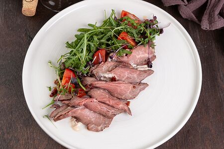 Ростбиф с соусом вителло тоннато