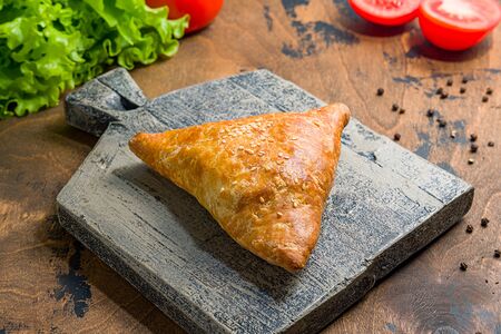 Самса слоёная с курицей