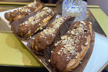 Ореховый эклер