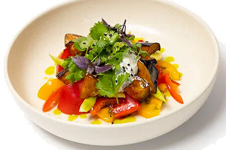 Сезонные овощи с теплым баклажаном и муссом из феты