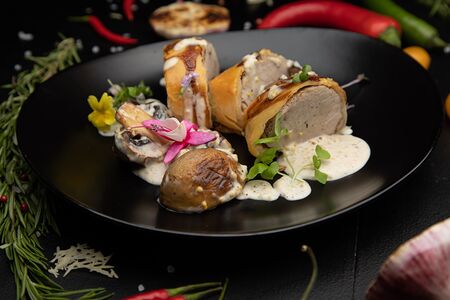 Свиная вырезка в тесте фило