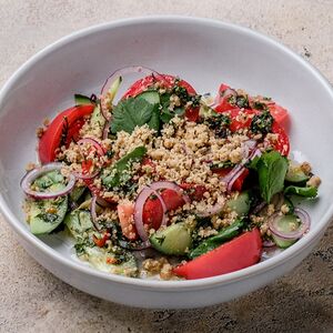 Овощной салат по-грузински с тертым грецким орехом