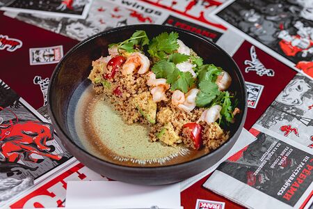 Калифорнийский с киноа, авокадо и креветками